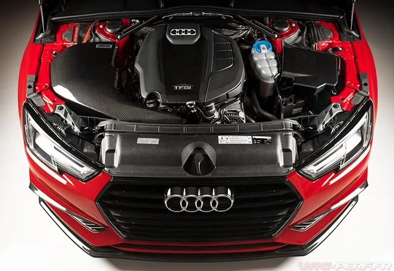 L'Audi A4 B9 équipée du moteur 2.0 TFSI et d'un Oil Catch Tank Kit Forge Motorsport FMCTA4B9