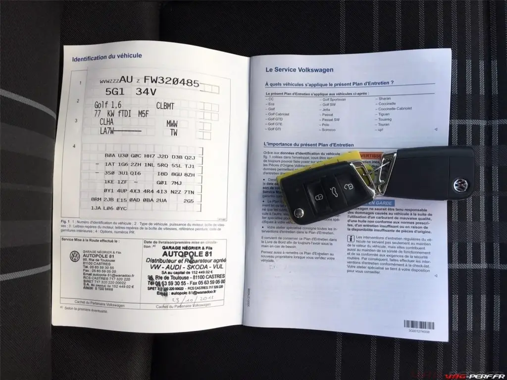 Ci dessous, un carnet d'entretien de VW GOLF 7, sur lequel on voit beaucoup d'informations, nous allons les décoder et trouver les CODES PR