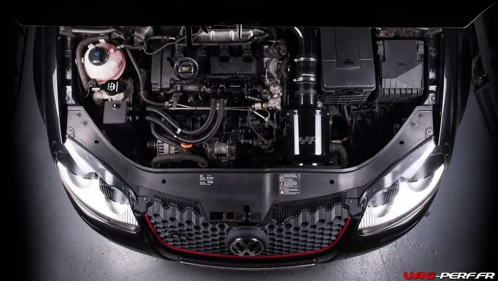 La baie moteur de cette VW GOLF 5 Gti cache un bloc 2.0 TFSI en Stage 3