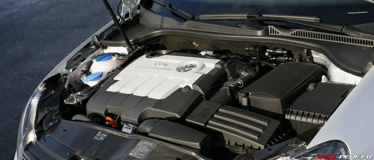 La Baie moteur d'une VW GOLF 6 Rline, équipée du moteur 2.0 TDI CR EA189