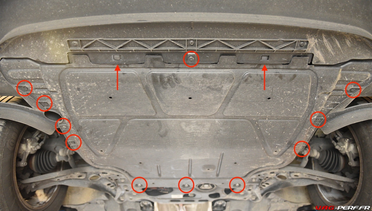 Démonter la protection plastique sous la voiture pour votre Vidange d'Huile Moteur VW GOLF 7 (5G) 1.2 et 1.4 TSI