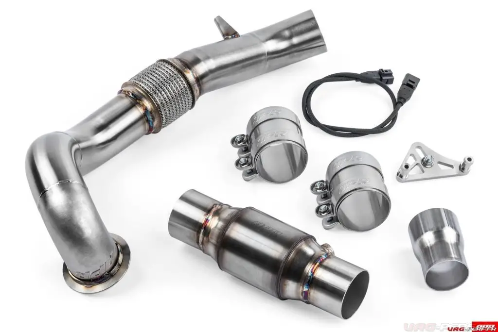 Downpipe APR CAST pour moteur 1.8 et 2.0 TSI GEN3 EA888 avec le nécessaire de montage