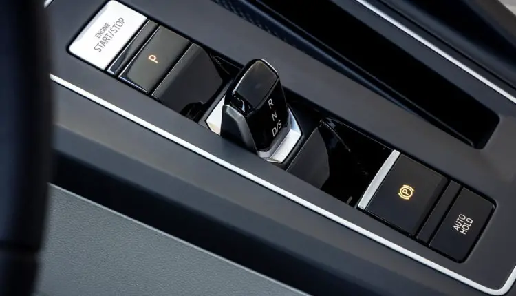 2020_volkswagen_golf_123_1600x1200