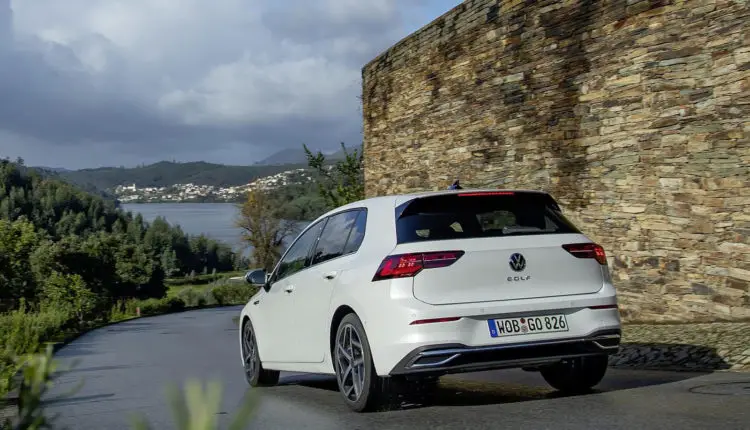 2020_volkswagen_golf_156_1600x1200