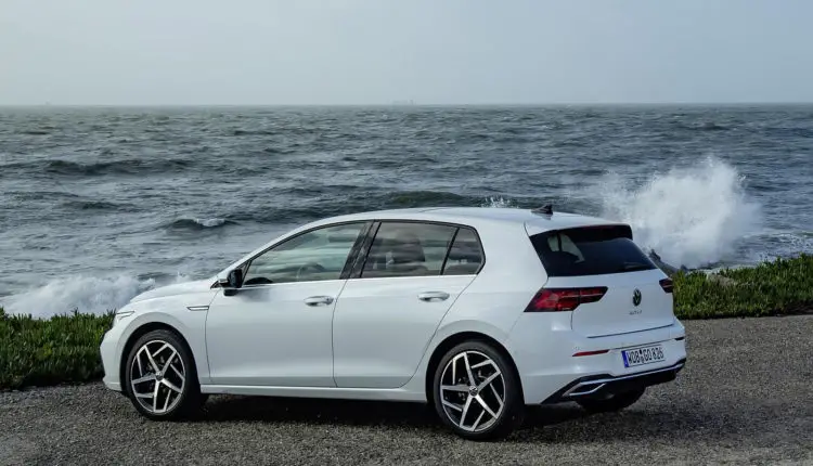 2020_volkswagen_golf_167_1600x1200