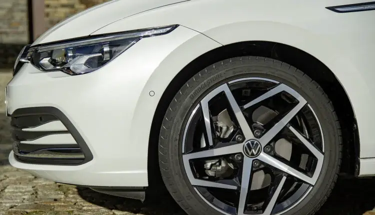 2020_volkswagen_golf_173_1600x1200