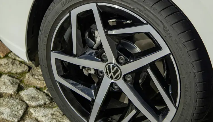 2020_volkswagen_golf_174_1600x1200