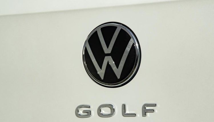 2020_volkswagen_golf_177_1600x1200