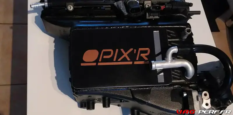 Voici le collecteur avec le système OPIX R Watercooling, permettant de refroidir le collecteur d'admission !